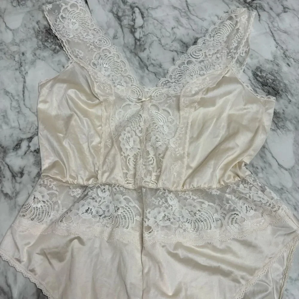 Playtex Limited Vintage White Cream Lace Detail Bodysuit snap crotch medium 90s